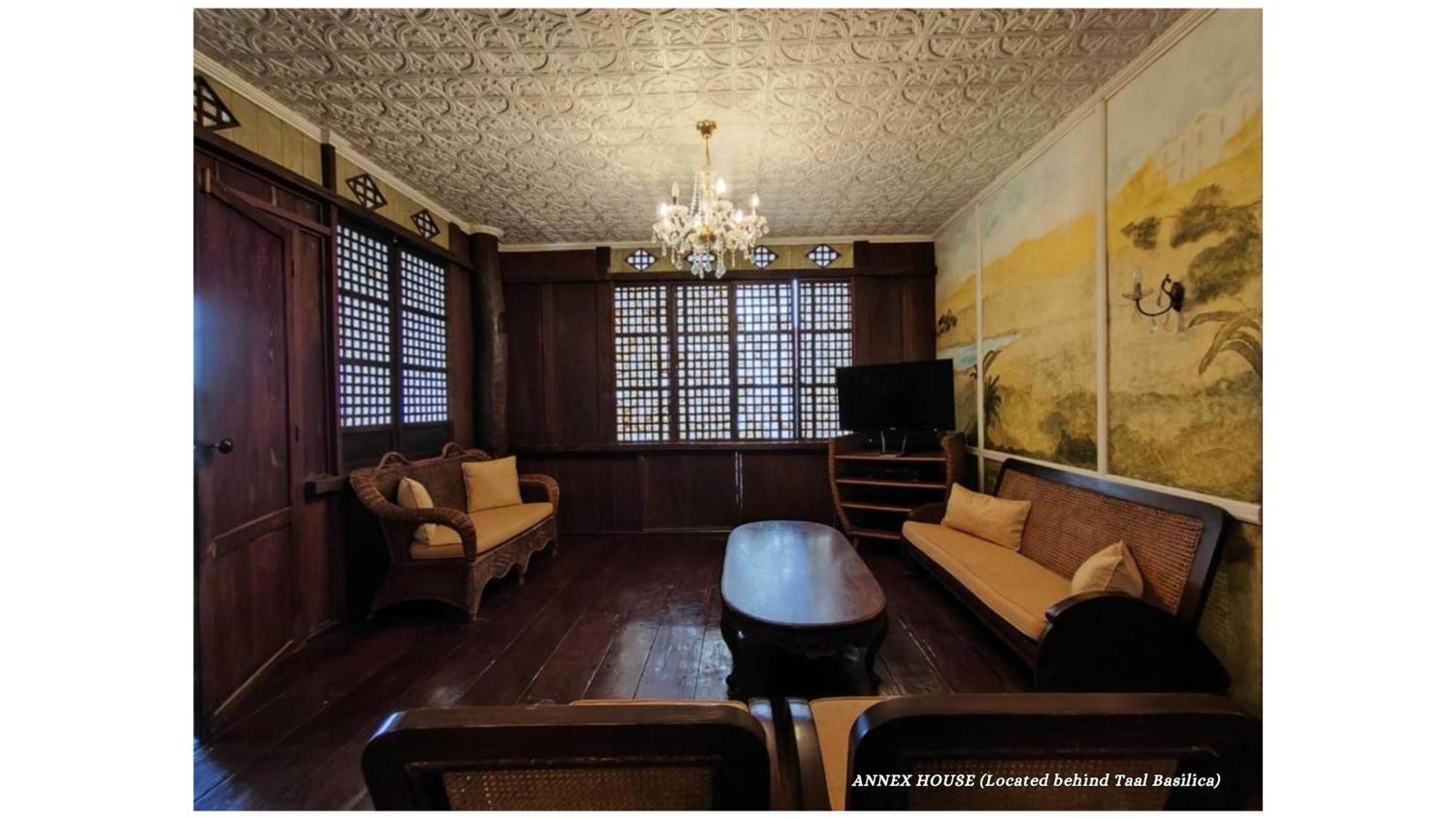 Paradores Del Castillo Taal Esterno foto